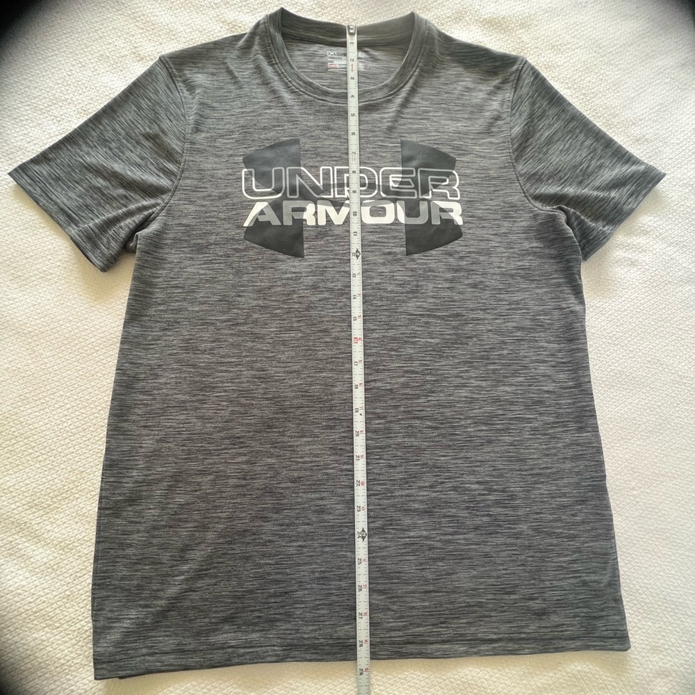 Under Armor gray dry fit shirt excellent condition only wore twice size Medium.